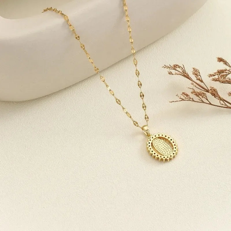 Mary Hollow Necklace