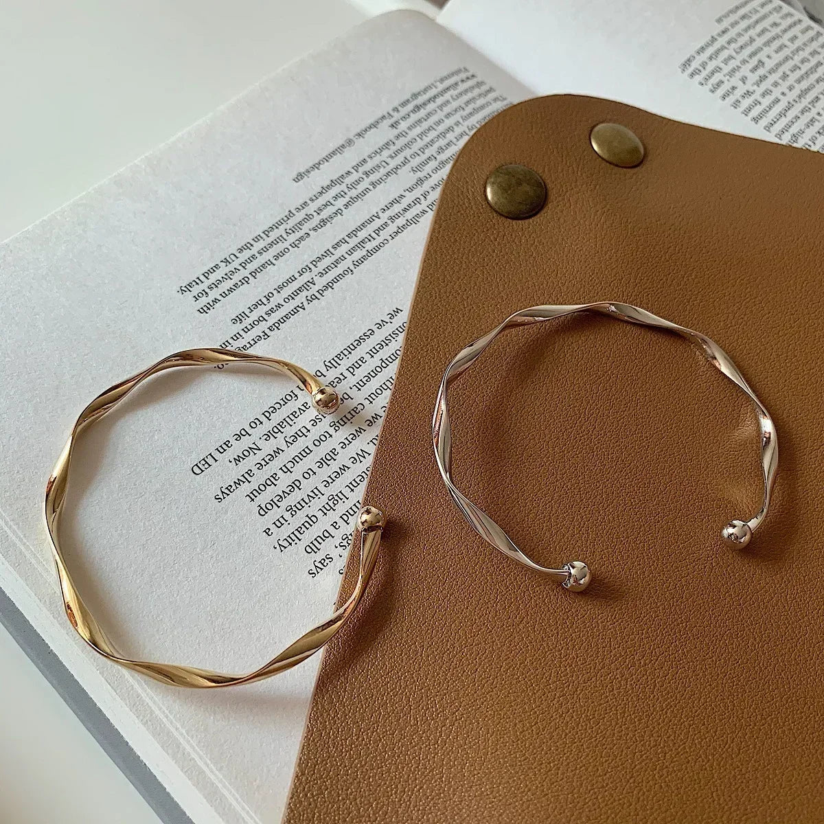 Twist Simple Bracelet